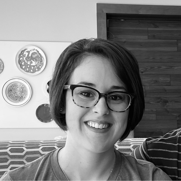 Meet your Posher, Macie - Picture 1 of 1